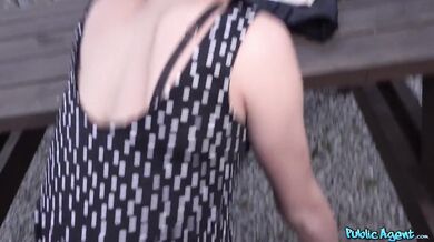 Nadržaná Anastasia Brokelyn túži po poriadnom klacku