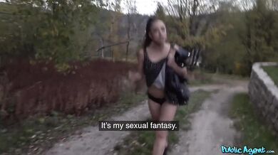 Nadržaná Anastasia Brokelyn túži po poriadnom klacku