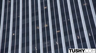 Lana Rhoades a jej prvý DP nárez s dvoma penismi naraz