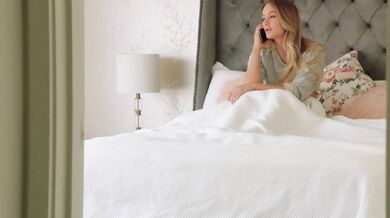 Ponechal ju napospas svojmu silnému čiernemu spolubývajúcemu