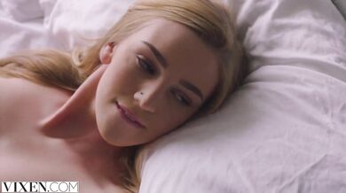 Kendra Sunderland a jej "súkromná porada" v šéfovej kancelárii