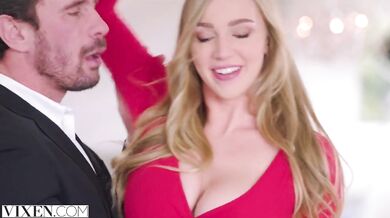 Kendra Sunderland a jej "súkromná porada" v šéfovej kancelárii