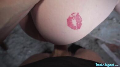 Kvôli jej dokonalému telu som jej to vystriekal do huby