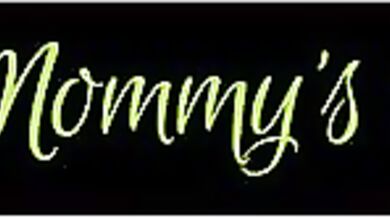 Skupina zrelých prsnatíc si užila mladého zajačika a donútila ho urobiť sa na ich bielizeň