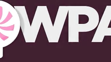 Nadržaná Sky Pierce a jej bleskový blowjob, kým rodičia vonku nakladajú kufor