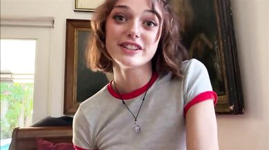 Nadržaná mini ryšavka Alex Adams a jej zvrhlé rodinné hrátky