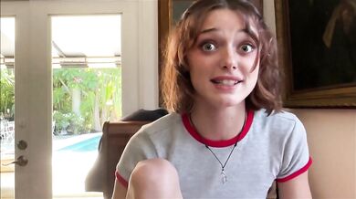 Nadržaná mini ryšavka Alex Adams a jej zvrhlé rodinné hrátky