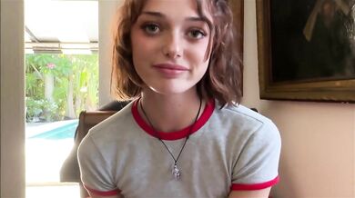 Nadržaná mini ryšavka Alex Adams a jej zvrhlé rodinné hrátky