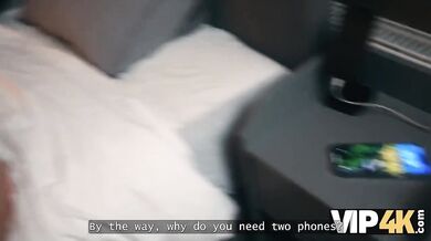 Nadržaná blondínka s veľkými kozami si užila s otcom svojho frajera