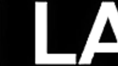 Nevlastná sestra a jej provokatívne pózy v posteli v sexy bodyčku