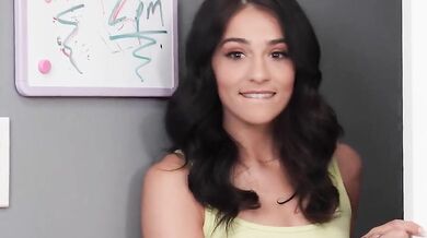 Sofie Reyez a Serena Sterling v akcii