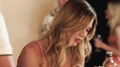 Kočka totálne prepadla obriemu nástroju svojho nového objaviteľa