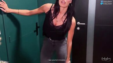 Milenec ju zozadu šuká, kým ona do telefónu klame manželovi