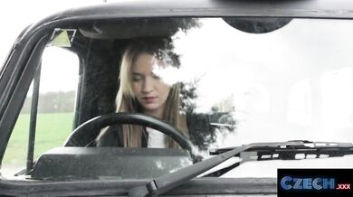 Ako si nadržaná mladá Češka užila drsný mrd s fešným krajanom