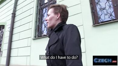 Krátkovlasá mačka sa s tým nemaznala a nechala sa ojebať priamo na sedadle