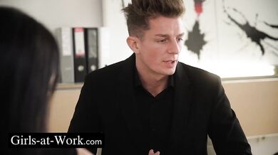 Nadržaná spolupracovníčka ma zatiahla do kanclu na poriadne drsný mrd