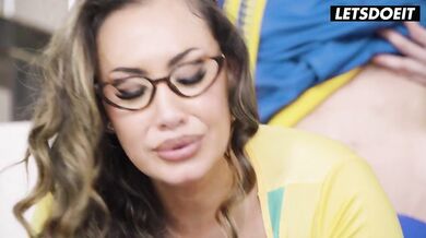 Načapala dcéru pri šukaní a potom sa k nim pridala na drsný trojka mrd