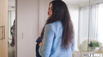 Nadržaná maklérka Penny Barber sa proste neudržala a musela si vziať jeho tvrdý kokot