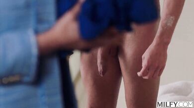 Nadržaná maklérka Penny Barber sa proste neudržala a musela si vziať jeho tvrdý kokot