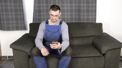 Nadržaný sedliak si podmanil svoju mladú ženu a poriadne jej naložil do análu