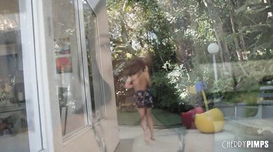 Rozkošná Jackie Rogen si užíva romantiku zakončenú masívnym cumshotom na ksicht