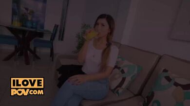 Nadržaná kráska Solange Sun predviedla na rande špičkové fajčenie