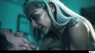 Zvrhlá doktorka si užila so svojím parťákom z labáku a potom ho pohltila svojou kundou