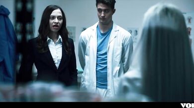 Zvrhlá doktorka si užila so svojím parťákom z labáku a potom ho pohltila svojou kundou