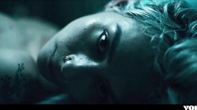 Zvrhlá doktorka si užila so svojím parťákom z labáku a potom ho pohltila svojou kundou