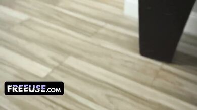 Pokojne u nás s mojimi nadržanými kamoškami bývaj, ale tvoj veľký kkt bude patriť nám všetkým