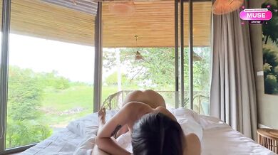 Raňajky v posteli s poriadnym nákladom do kundy