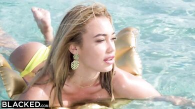 Rika Fane je závislá na čiernom čuráku svojho bývalého