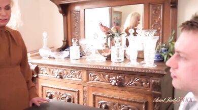 Nevlastná matka Francesca načapala mladého pri porne a poriadne ho za to vytrestala