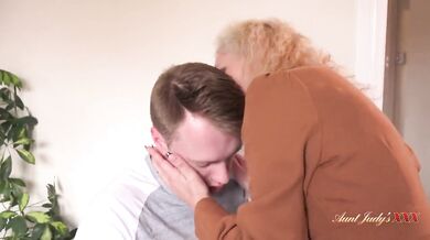 Nevlastná matka Francesca načapala mladého pri porne a poriadne ho za to vytrestala