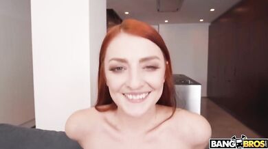 Katy Rose natriasa zadkom pred Freddym Gongom a dostane nálož týmto pérom