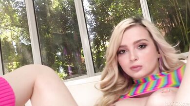 Nadržanú mačičku ošukali dvoma čurákmi súčasne