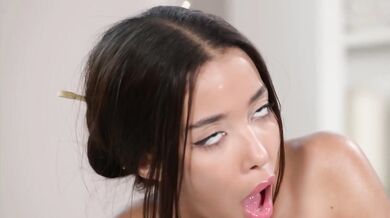 Lia Lin dostala poriadny nárez do kundy aj do prdele od obdareného černocha