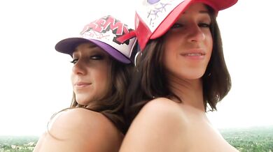 Šukanie dvoch sexy hviezd Jady Stevens a Remy LaCroix