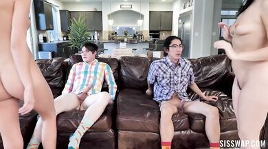 Slušniačky a ich drsné mrdanie v štvorke s dvoma borcami