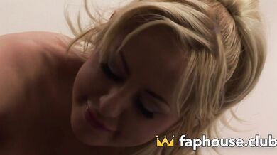 Prsatá milfka a jej drsné mrdanie zakončené masívnym výstrekom