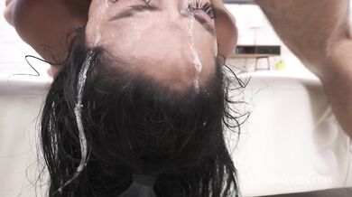 Skúsená Latina s obrovským pozadím a jej hlboké mrdanie s dvoma borcami naraz