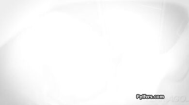 Mladá baba v ružovom outfite a jej vyšukanie od strážnika v nákupnom centre