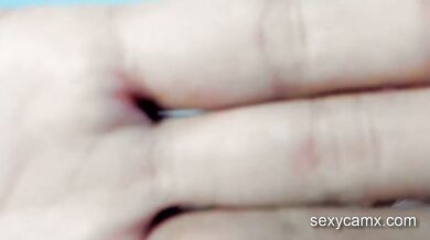 Vášnivé mrdanie sexy aziatok, ktoré si nechali poriadne roztiahnuť svoje tesné dierky