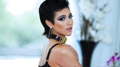 Brooklyn Gray a jej hlboké vymrdanie obrovským čiernym klackom