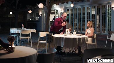 Nadržaná Kelly a jej mrdanie vonku