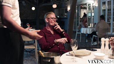 Nadržaná Kelly a jej mrdanie vonku