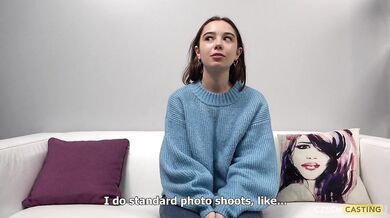 Sexy česká petite kráska v castingu