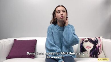 Sexy česká petite kráska v castingu