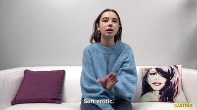 Sexy česká petite kráska v castingu