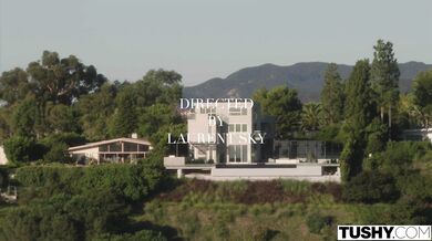 Hnedovláska Cara Mella dostane do zadku veľkého čuráka